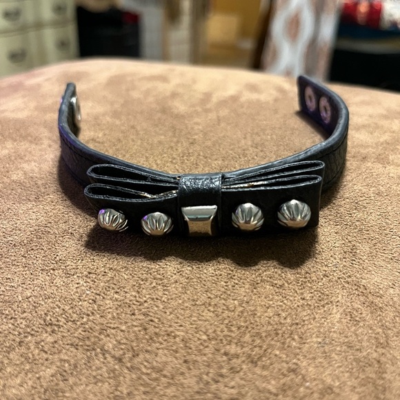 Leather and studs bow snap clasp bracelet - Picture 1 of 3